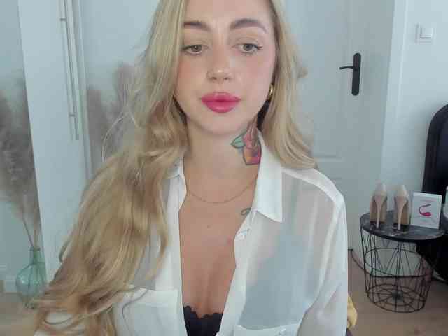 SEXYcoralie webcam