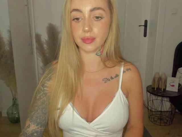 SEXYcoralie webcam