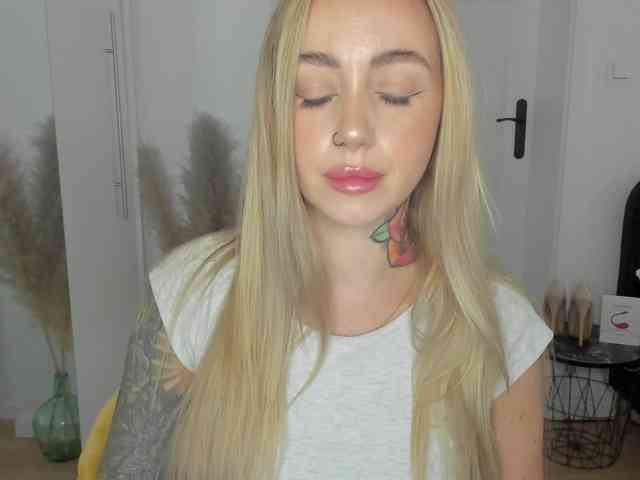 SEXYcoralie webcam