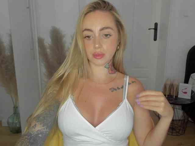 SEXYcoralie webcam