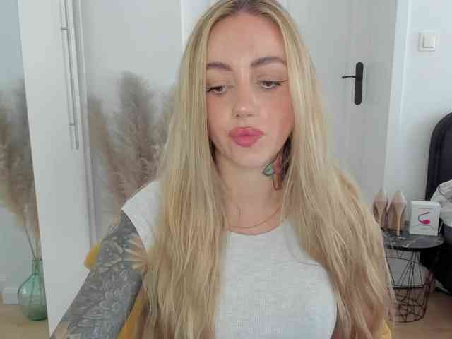 SEXYcoralie webcam