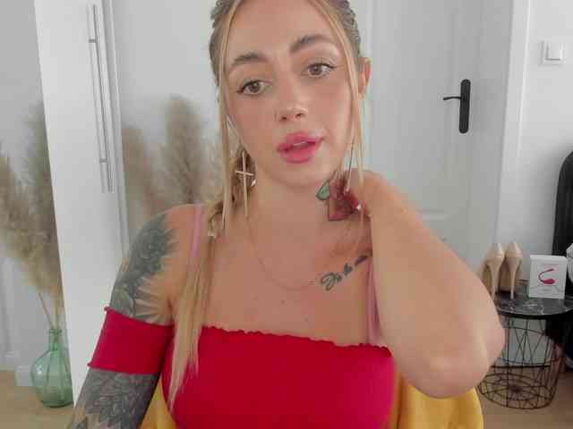 SEXYcoralie webcam