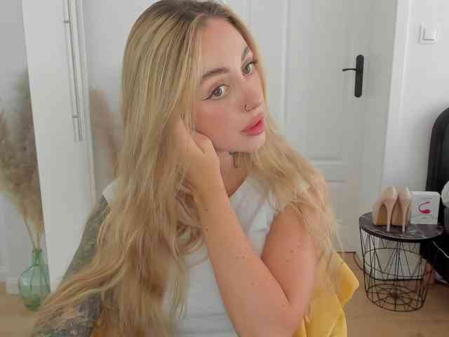 SEXYcoralie webcam
