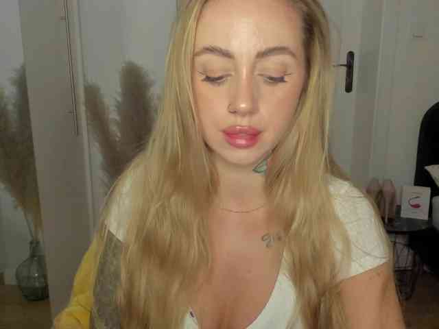 SEXYcoralie webcam