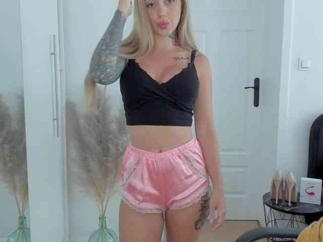 SEXYcoralie webcam
