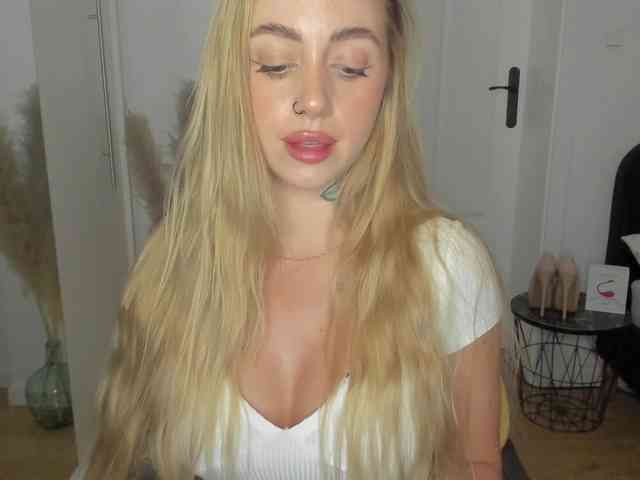 SEXYcoralie webcam