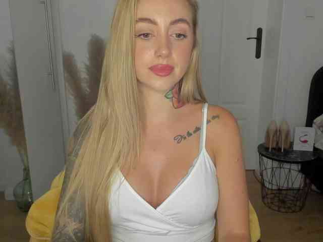 SEXYcoralie webcam