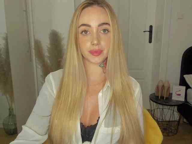 SEXYcoralie webcam