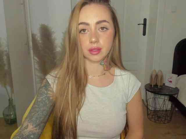 SEXYcoralie webcam
