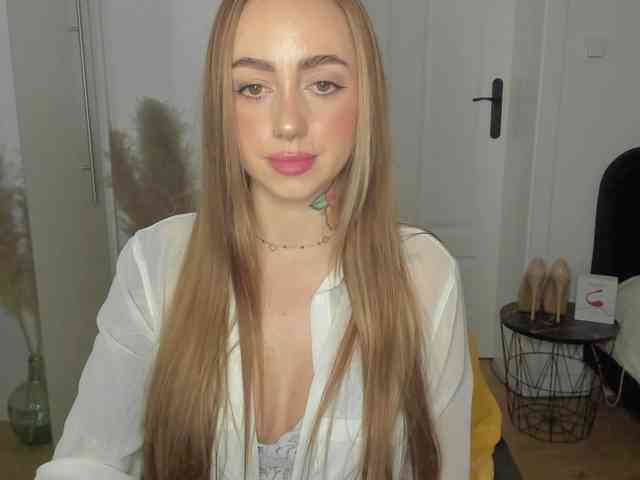 SEXYcoralie webcam