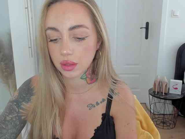 SEXYcoralie webcam