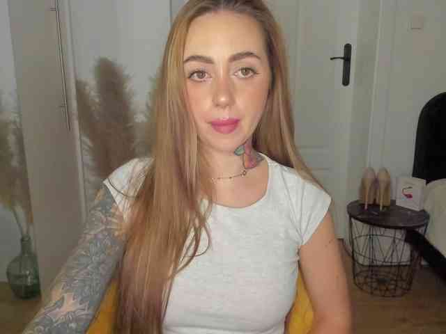 SEXYcoralie webcam