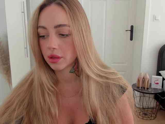 SEXYcoralie webcam