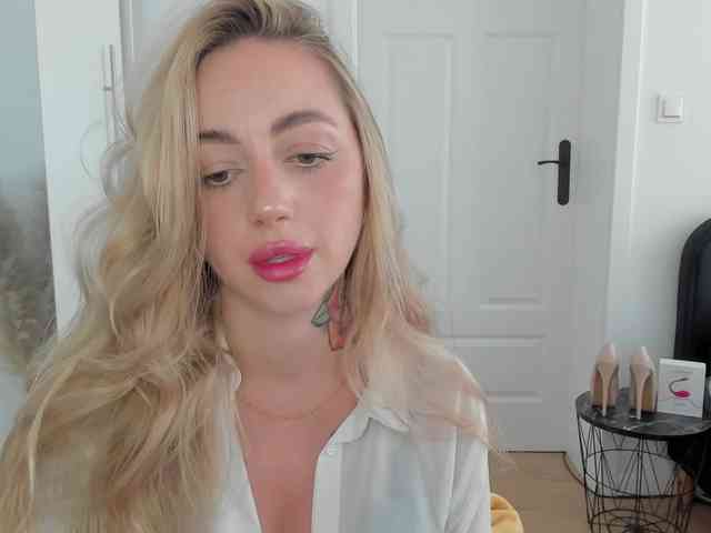 SEXYcoralie webcam