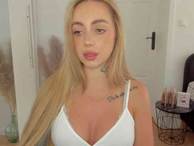 SEXYcoralie webcam