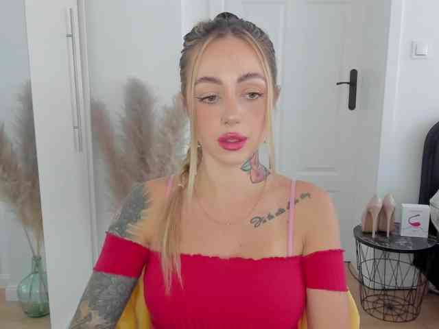 SEXYcoralie webcam