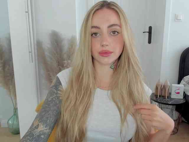SEXYcoralie webcam