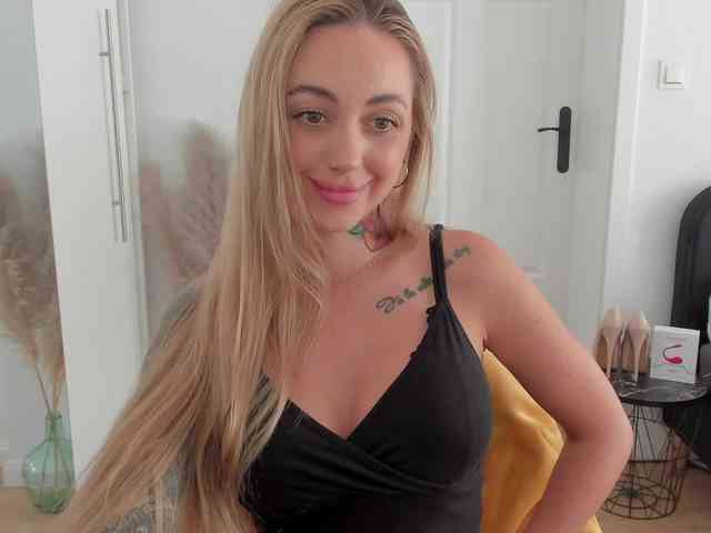 SEXYcoralie webcam