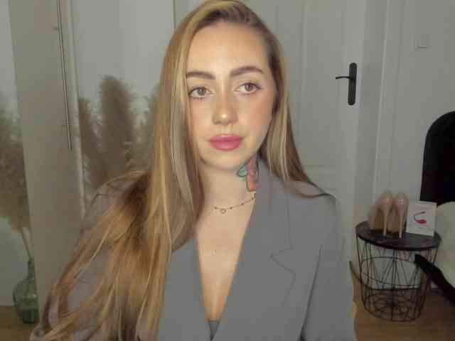 SEXYcoralie webcam