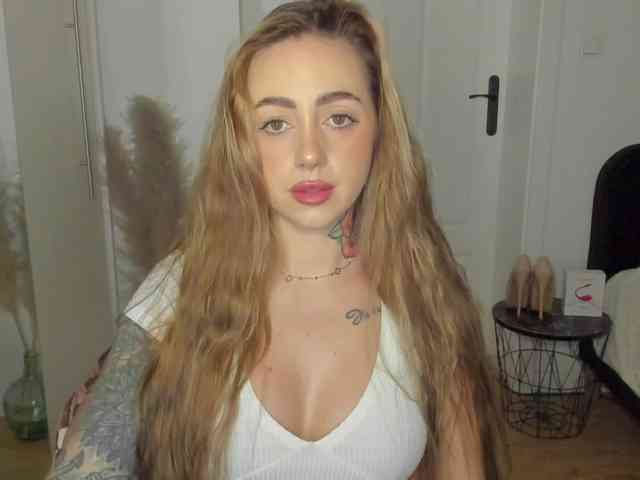 SEXYcoralie webcam
