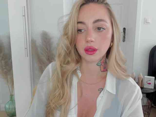 SEXYcoralie webcam
