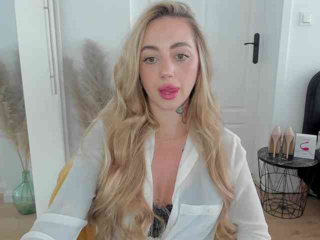 SEXYcoralie webcam