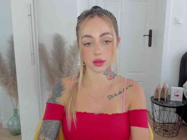 SEXYcoralie webcam
