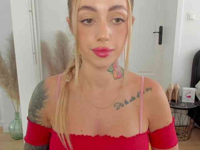 SEXYcoralie webcam