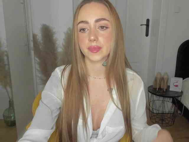 SEXYcoralie webcam