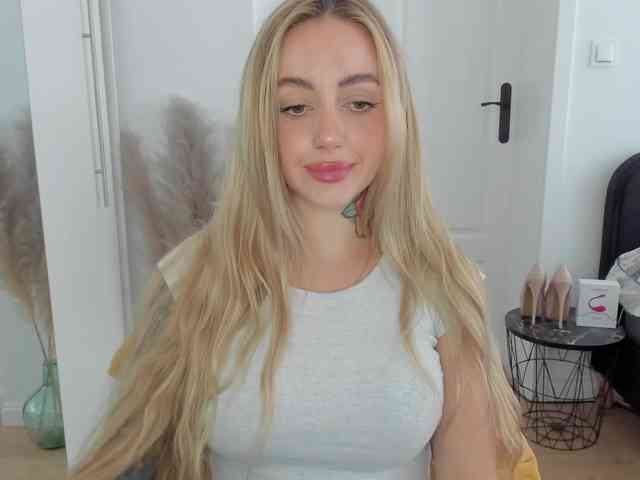 SEXYcoralie webcam