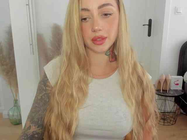 SEXYcoralie webcam