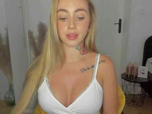 SEXYcoralie webcam