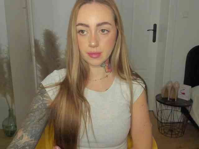 SEXYcoralie webcam