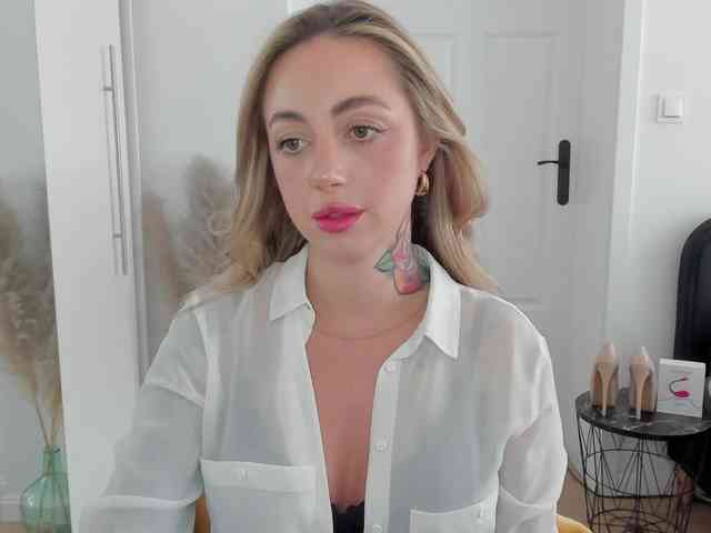 SEXYcoralie webcam
