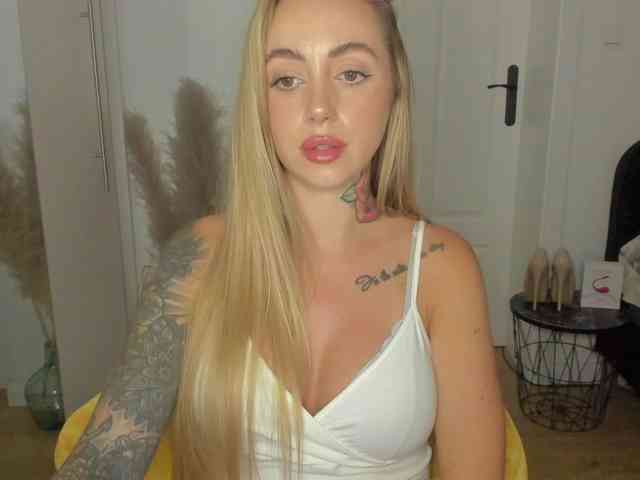 SEXYcoralie webcam