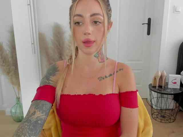 SEXYcoralie webcam