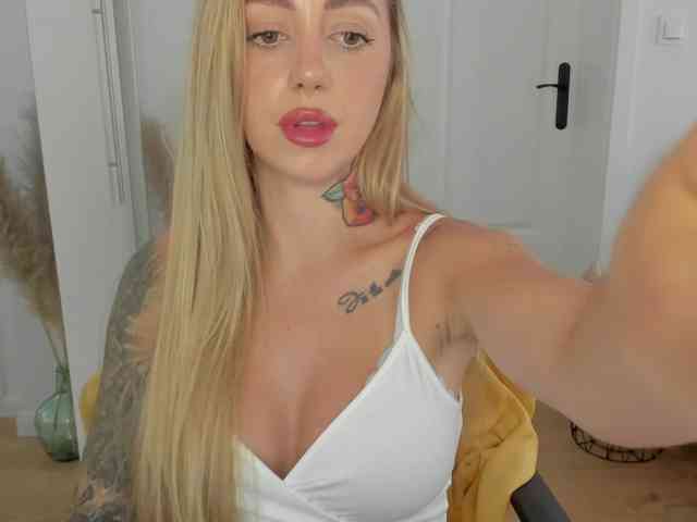 SEXYcoralie webcam