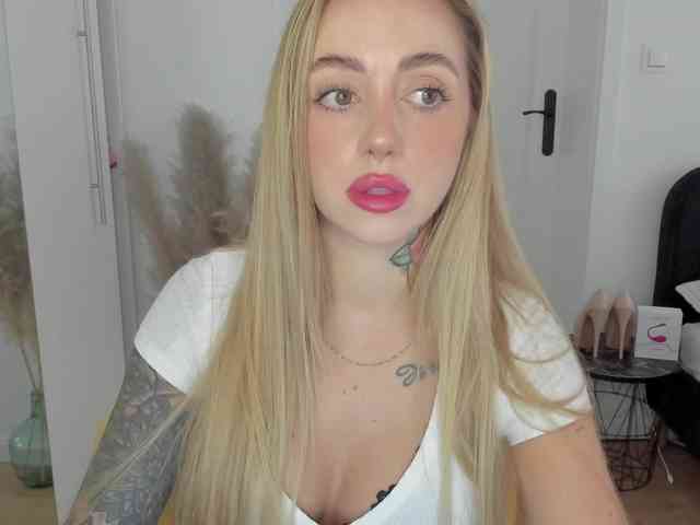 SEXYcoralie webcam