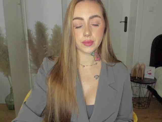 SEXYcoralie webcam