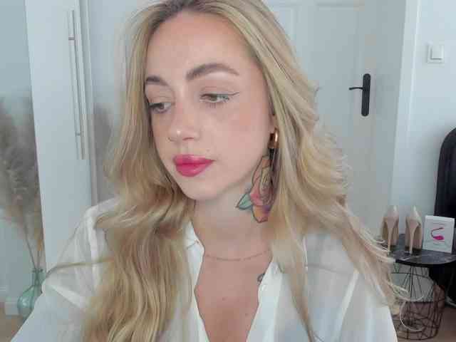 SEXYcoralie webcam