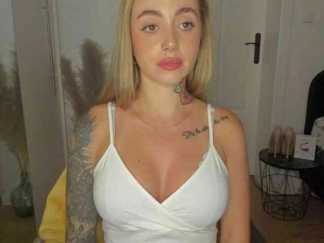 SEXYcoralie webcam