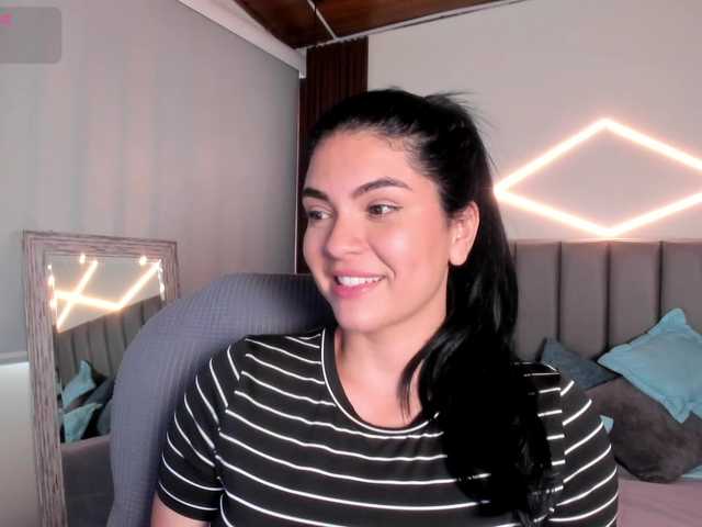 le modèle VeronicaLanz est en webcam porno dans un show sur le site bongacams, il possède les tags suivants: Latino/Hispanic,Brunette,Shaved