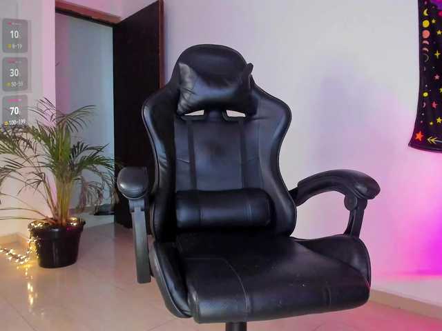 Allie-Rose's BongaCams show and profile