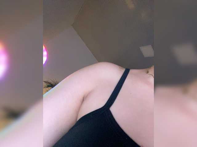 Allie-Rose's BongaCams show and profile