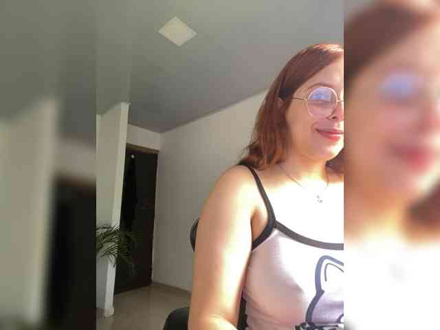 Allie-Rose Live Webcam on BongaCams