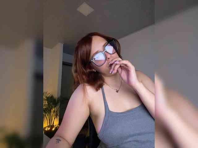 Allie-Rose Live Webcam on BongaCams