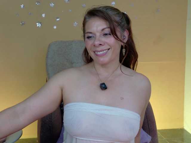 Quinn-Darly's BongaCams show and profile
