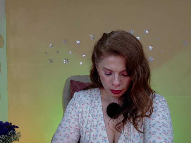 Quinn-Darly's BongaCams show and profile