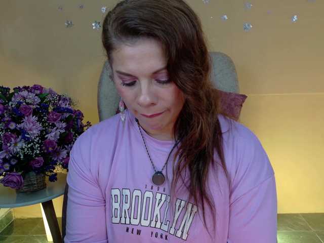 Quinn-Darly's BongaCams show and profile