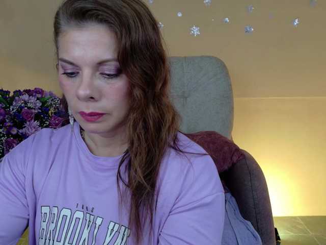 Quinn-Darly's BongaCams show and profile